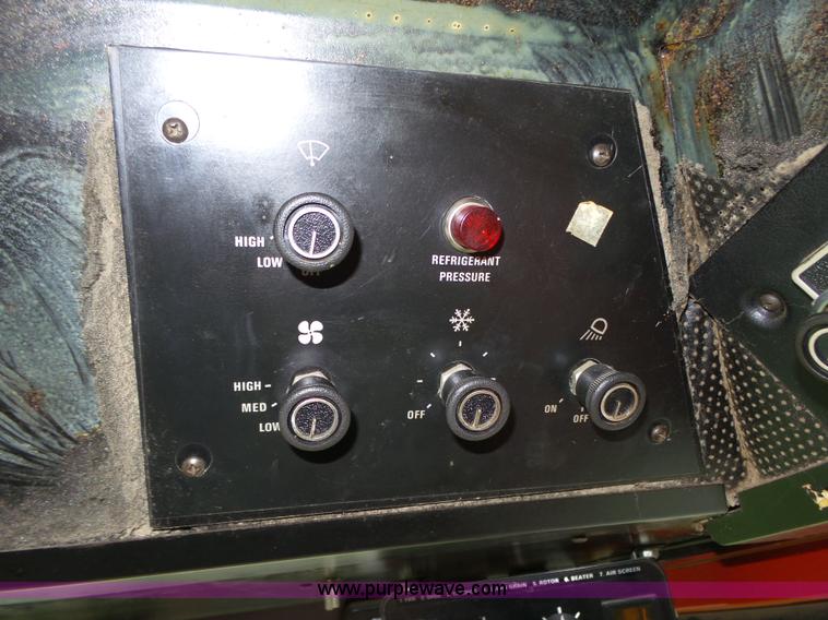 image for item L4009 1981 International 1460 Axial-Flow combine