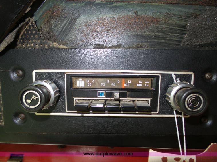 image for item L4009 1981 International 1460 Axial-Flow combine