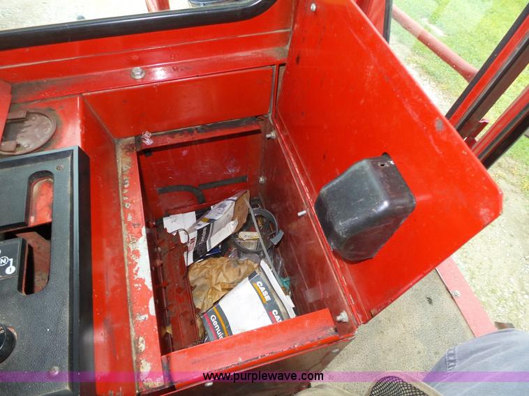 image for item L4009 1981 International 1460 Axial-Flow combine