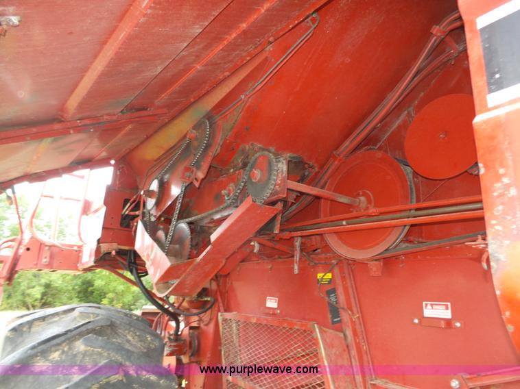 image for item L4009 1981 International 1460 Axial-Flow combine