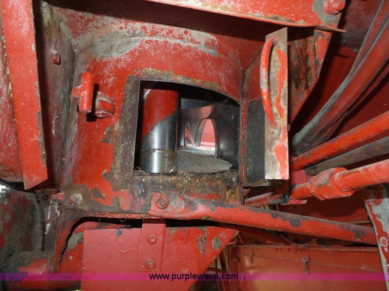 image for item L4009 1981 International 1460 Axial-Flow combine