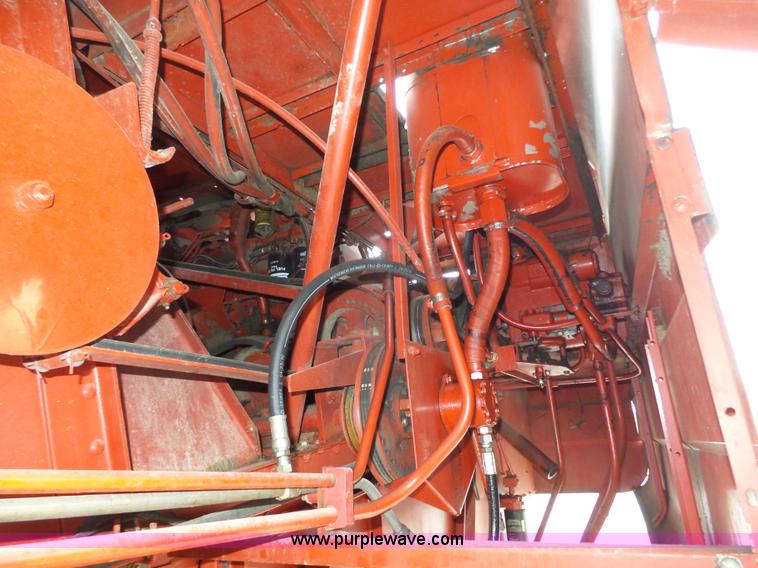 image for item L4009 1981 International 1460 Axial-Flow combine