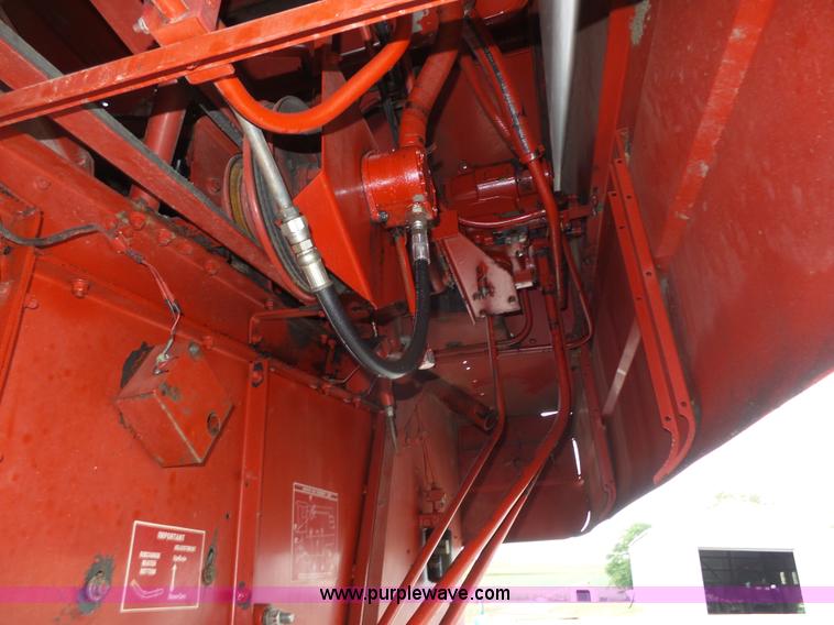 image for item L4009 1981 International 1460 Axial-Flow combine