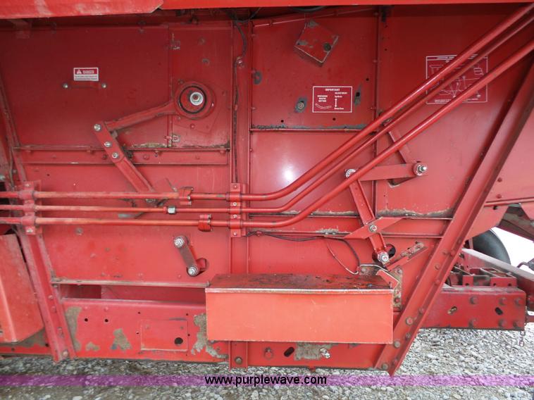image for item L4009 1981 International 1460 Axial-Flow combine