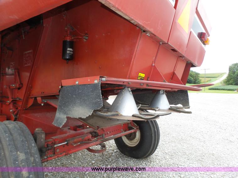 image for item L4009 1981 International 1460 Axial-Flow combine