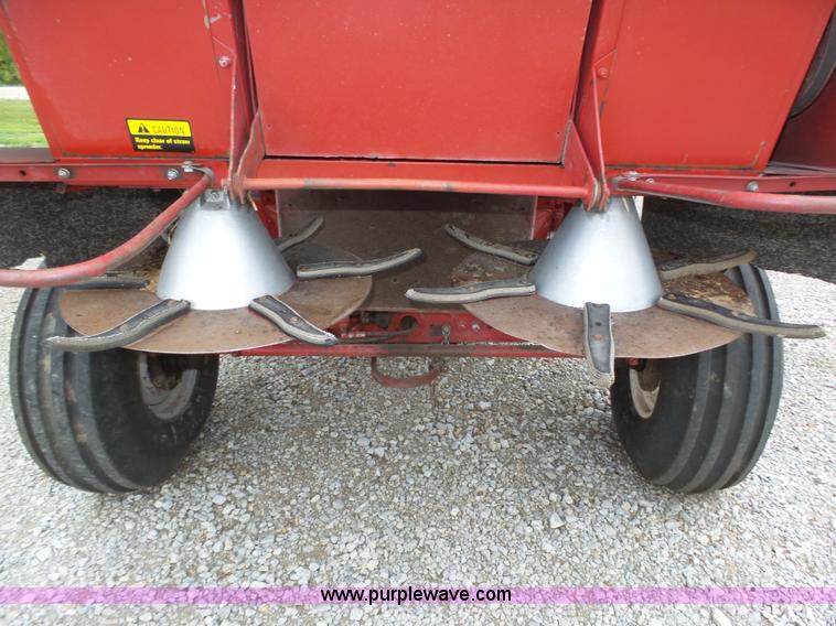 image for item L4009 1981 International 1460 Axial-Flow combine