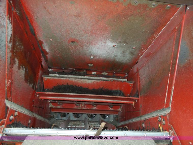 image for item L4009 1981 International 1460 Axial-Flow combine