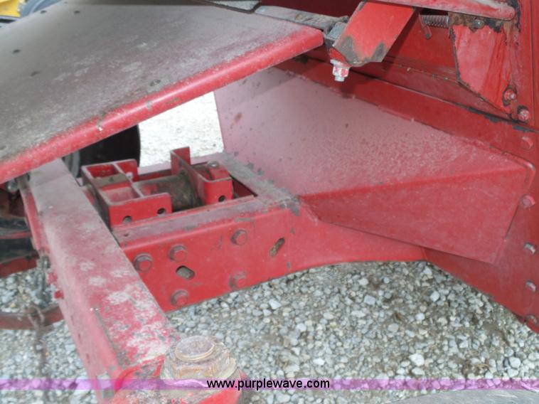 image for item L4009 1981 International 1460 Axial-Flow combine