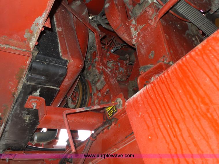 image for item L4009 1981 International 1460 Axial-Flow combine