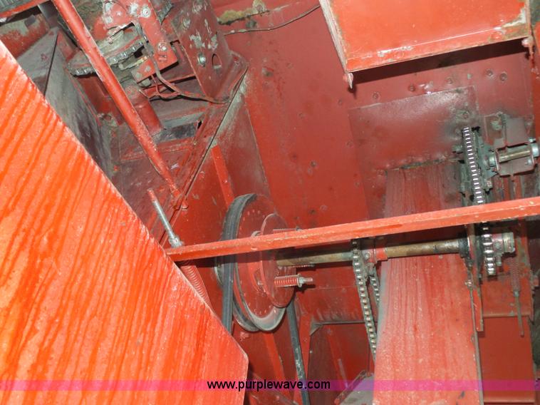 image for item L4009 1981 International 1460 Axial-Flow combine