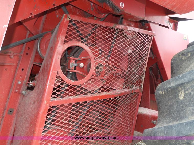 image for item L4009 1981 International 1460 Axial-Flow combine