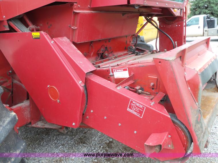 image for item L4009 1981 International 1460 Axial-Flow combine