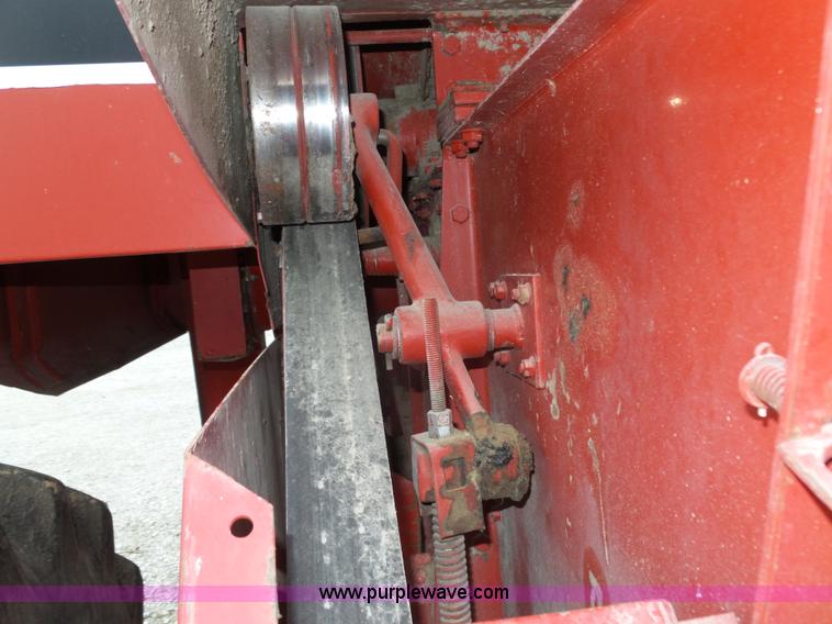 image for item L4009 1981 International 1460 Axial-Flow combine