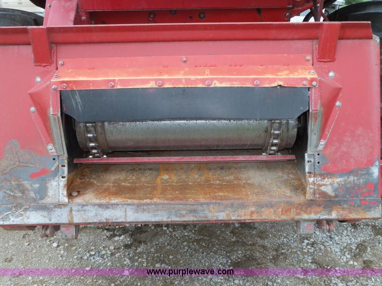 image for item L4009 1981 International 1460 Axial-Flow combine
