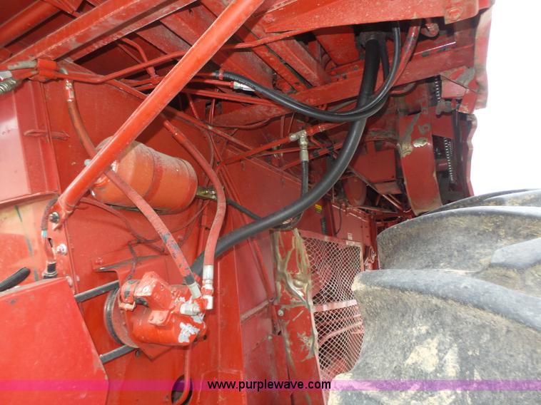 image for item L4009 1981 International 1460 Axial-Flow combine