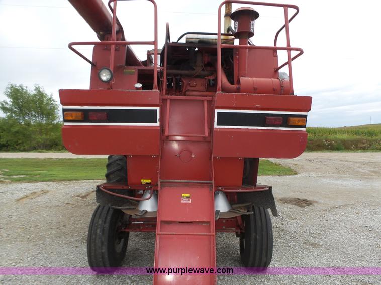 image for item L4009 1981 International 1460 Axial-Flow combine