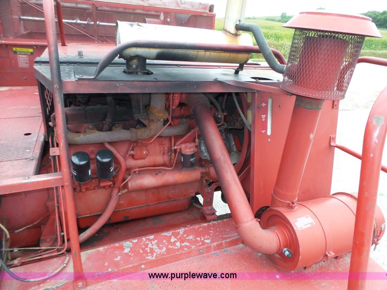 image for item L4009 1981 International 1460 Axial-Flow combine