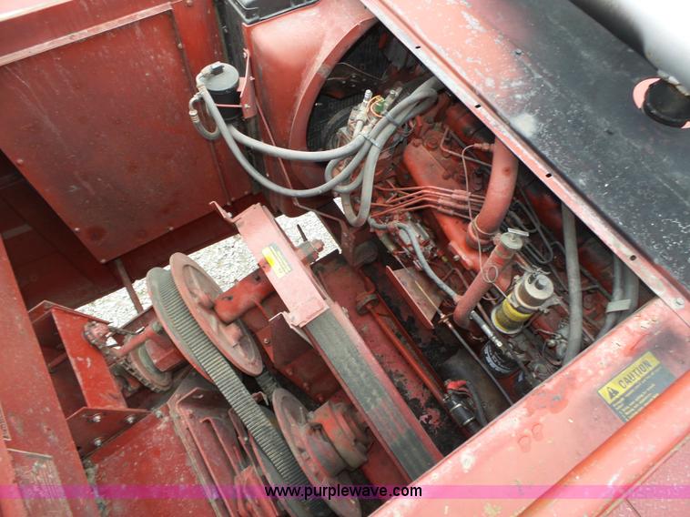 image for item L4009 1981 International 1460 Axial-Flow combine
