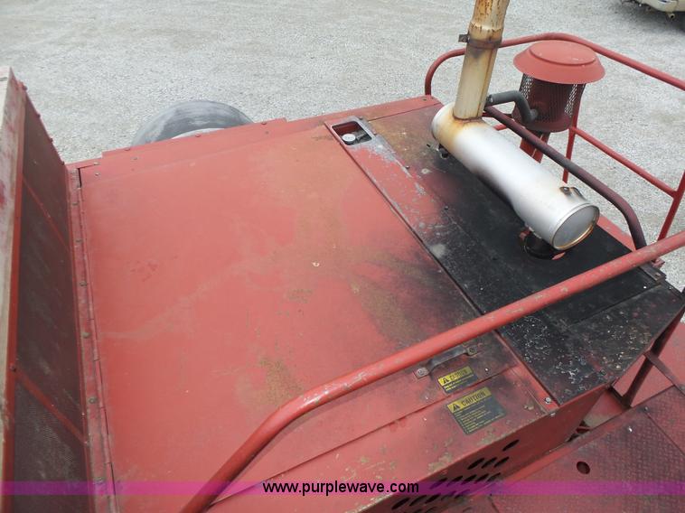 image for item L4009 1981 International 1460 Axial-Flow combine