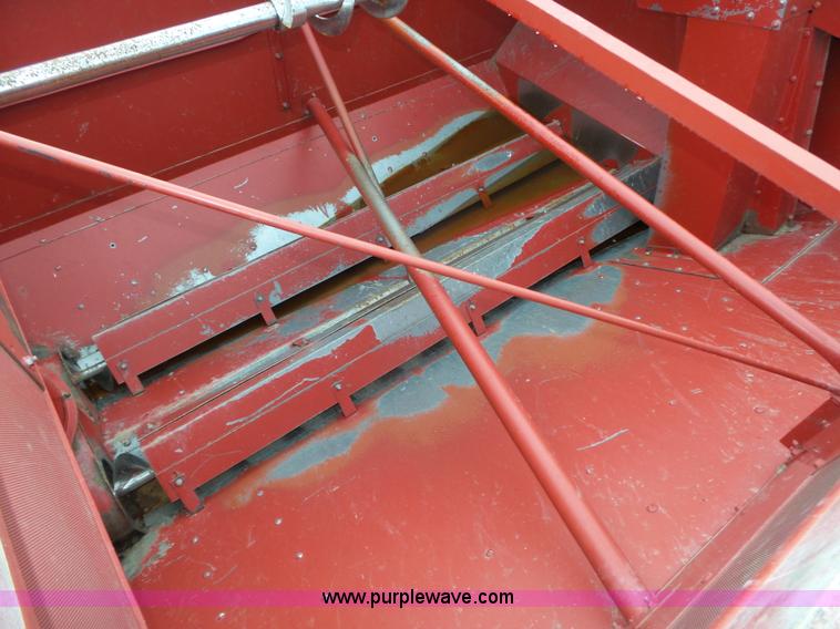 image for item L4009 1981 International 1460 Axial-Flow combine