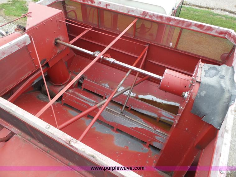 image for item L4009 1981 International 1460 Axial-Flow combine