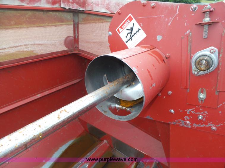 image for item L4009 1981 International 1460 Axial-Flow combine