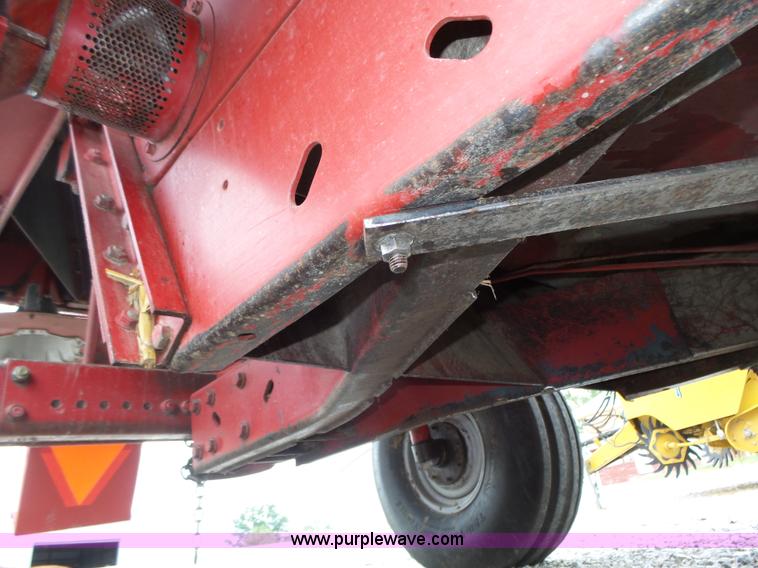 image for item L4009 1981 International 1460 Axial-Flow combine