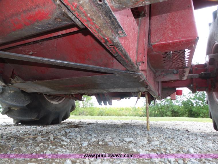 image for item L4009 1981 International 1460 Axial-Flow combine