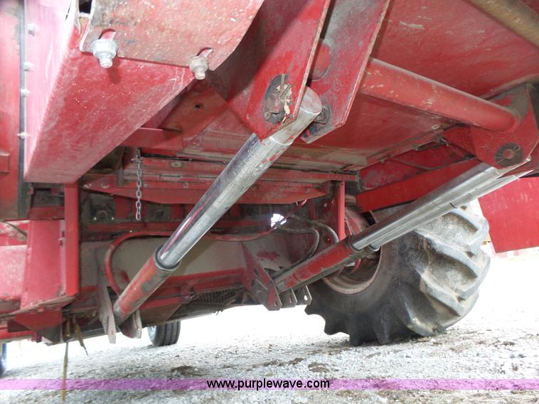 image for item L4009 1981 International 1460 Axial-Flow combine