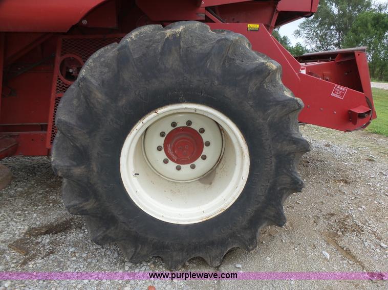 image for item L4009 1981 International 1460 Axial-Flow combine