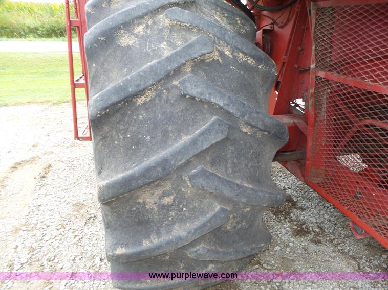 image for item L4009 1981 International 1460 Axial-Flow combine