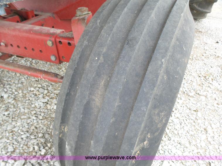 image for item L4009 1981 International 1460 Axial-Flow combine