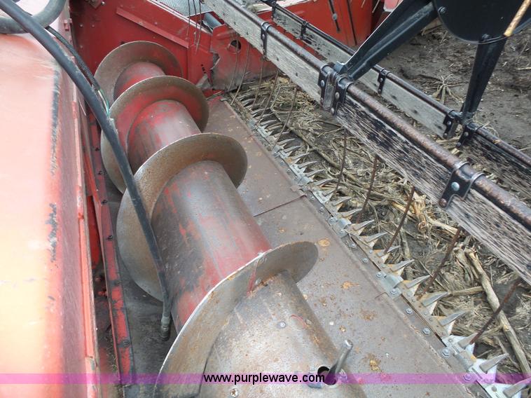 image for item L4009 1981 International 1460 Axial-Flow combine