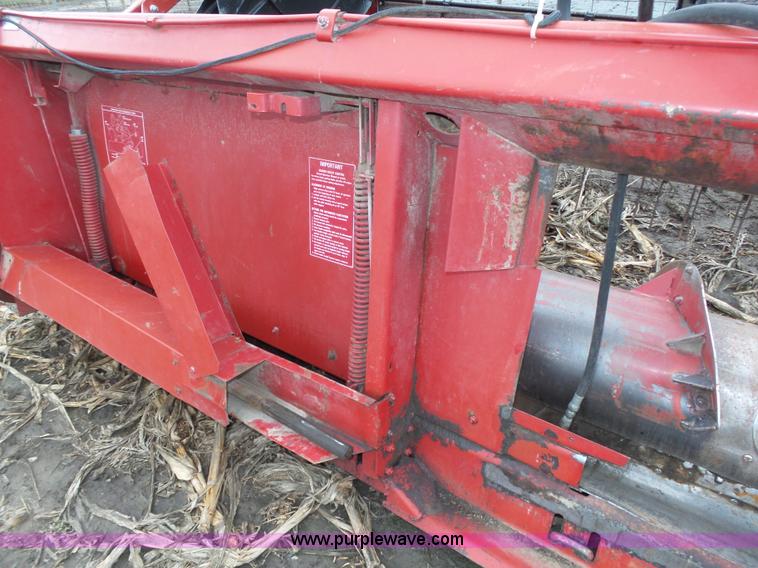 image for item L4009 1981 International 1460 Axial-Flow combine
