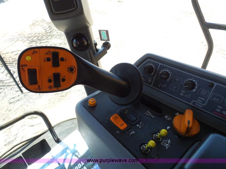 image for item L4959 2007 Challenger 670 RWA combine