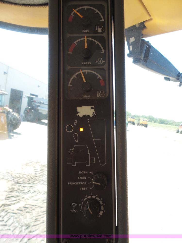 image for item L4959 2007 Challenger 670 RWA combine