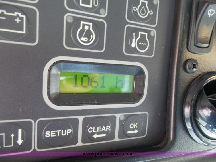 image for item L4959 2007 Challenger 670 RWA combine