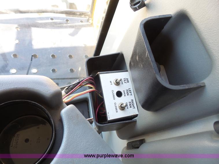 image for item L4959 2007 Challenger 670 RWA combine