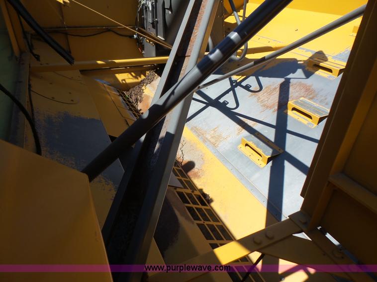 image for item L4959 2007 Challenger 670 RWA combine