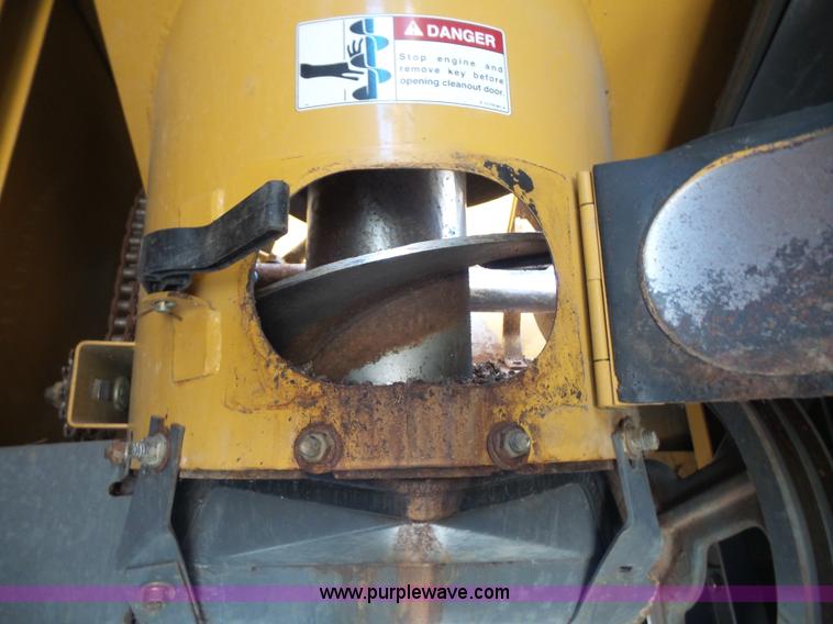 image for item L4959 2007 Challenger 670 RWA combine