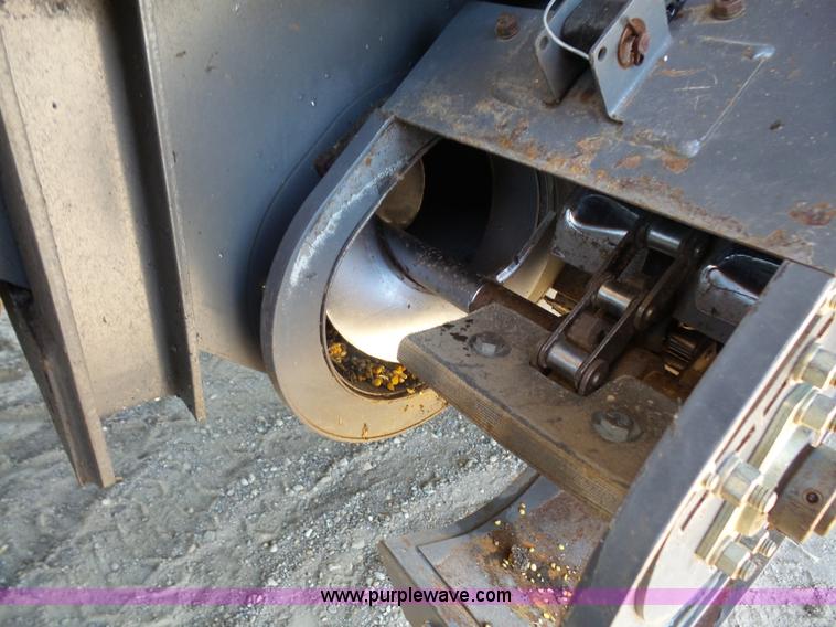 image for item L4959 2007 Challenger 670 RWA combine