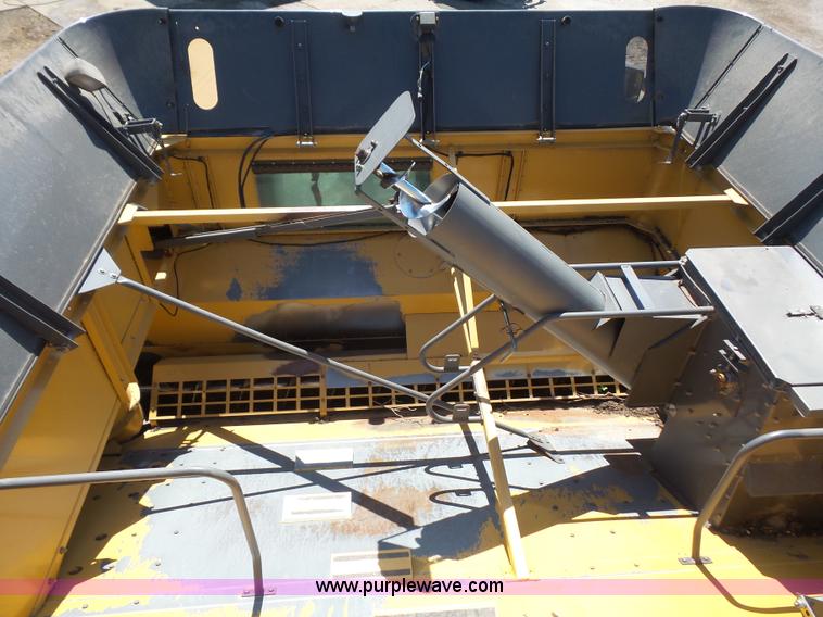 image for item L4959 2007 Challenger 670 RWA combine