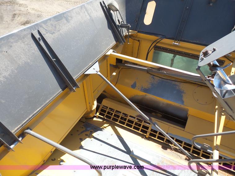 image for item L4959 2007 Challenger 670 RWA combine