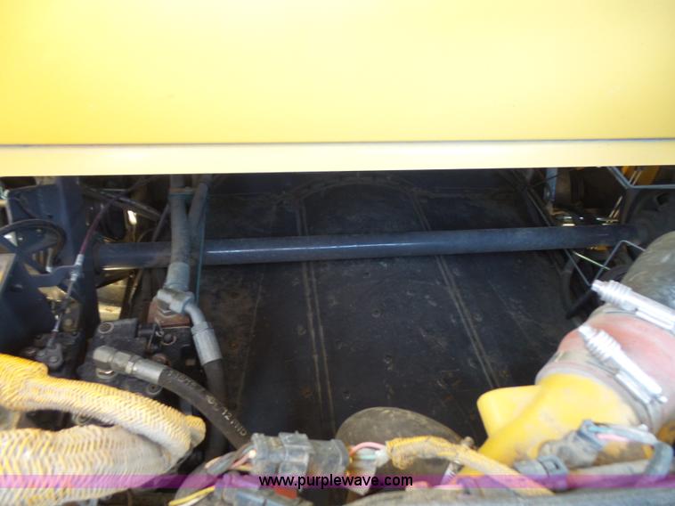 image for item L4959 2007 Challenger 670 RWA combine