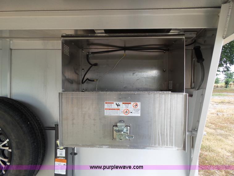 image for item L5520 2015 Cimarron Showstar livestock trailer