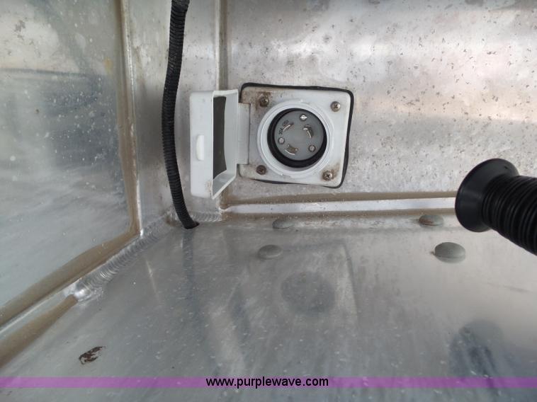 image for item L5520 2015 Cimarron Showstar livestock trailer