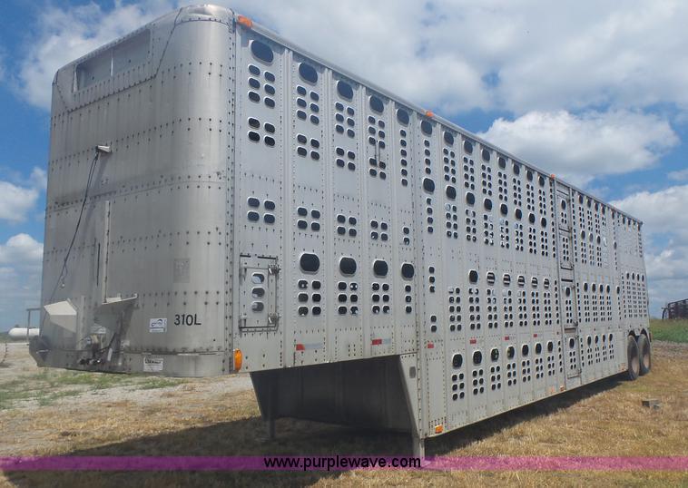 image for item L6243 1986 Wilson PSDCL-208 livestock trailer