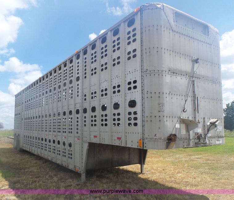 image for item L6243 1986 Wilson PSDCL-208 livestock trailer