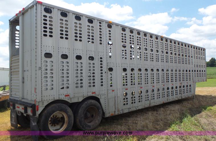 image for item L6243 1986 Wilson PSDCL-208 livestock trailer