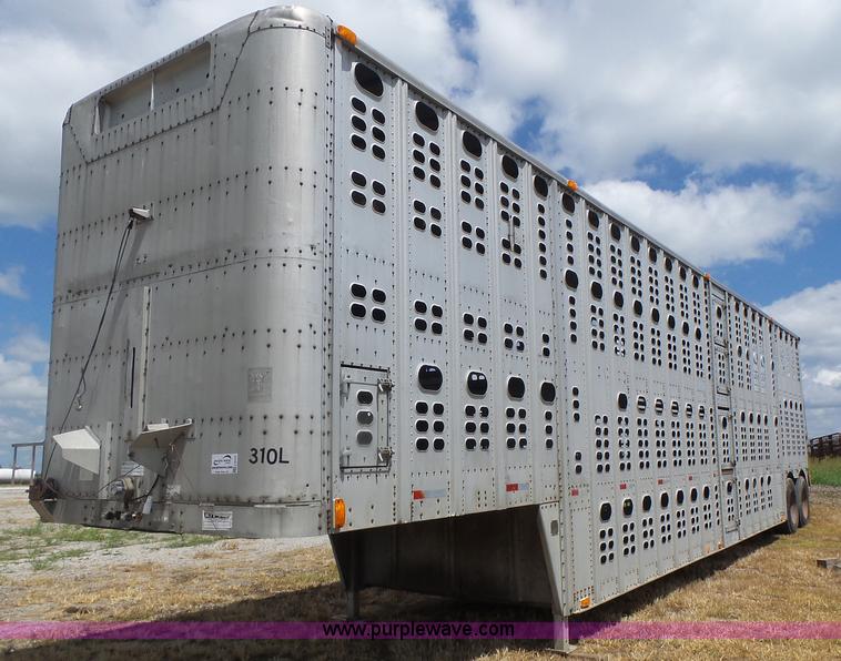image for item L6243 1986 Wilson PSDCL-208 livestock trailer
